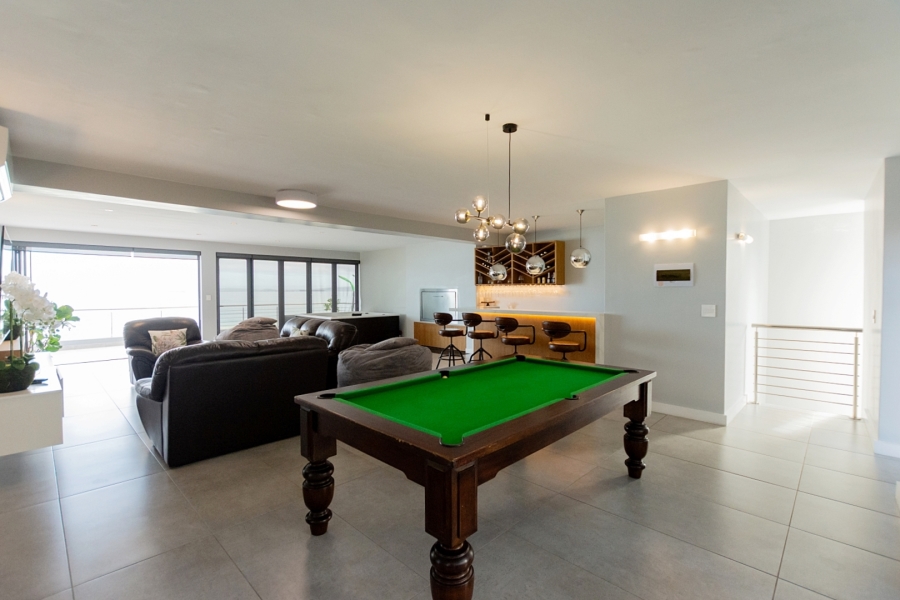 7 Bedroom Property for Sale in Calypso Beach Western Cape